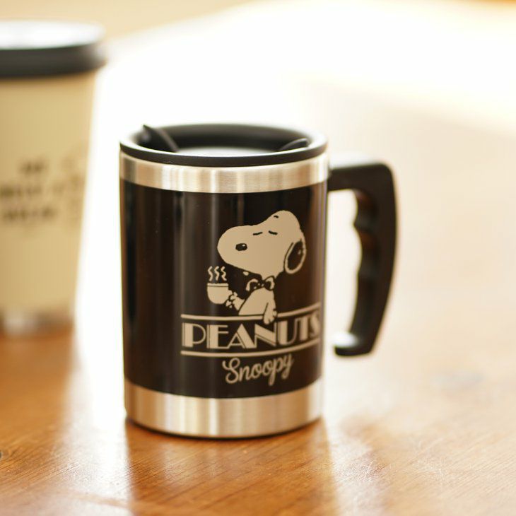 PEANUTSピーナッツふた付きマグカップ400mlブラック(イメージ01)