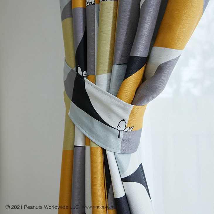 遮光カーテンPEANUTS/ピーナッツスリーピースヌーピー（アップ）